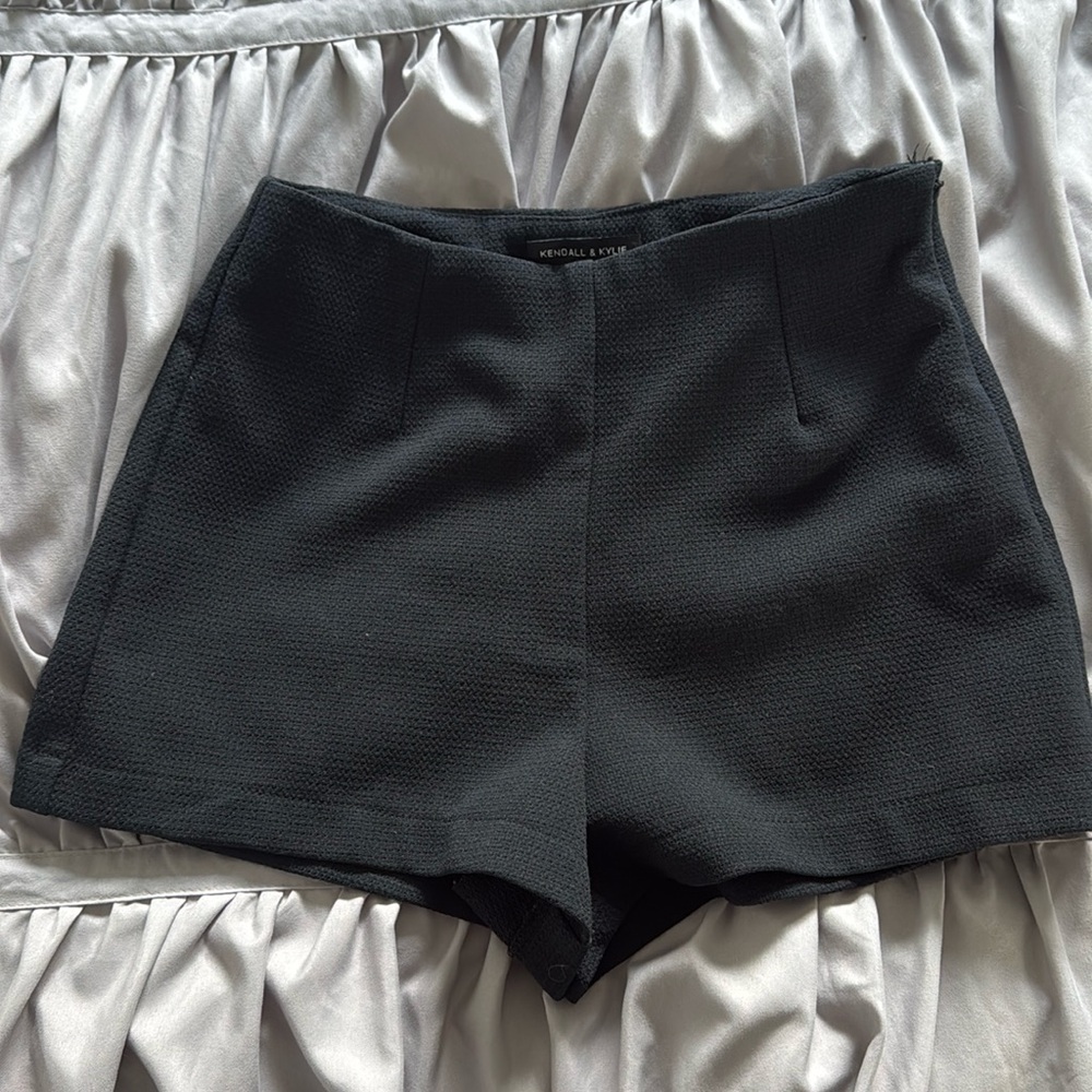 Kendall and Kylie high waist dress shorts in black. XS